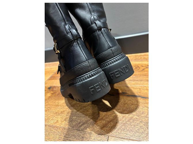 Botas de combate de cuero negro con hebilla Fendi - vista 6