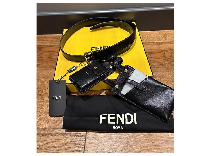 Schwarzer Leder-Gürtel von Fendi mit Telefon- und Kartenhaltern - Ansicht 6