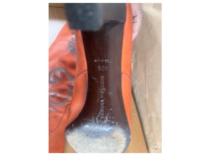 Bottega Veneta Botas altas de cuero naranja con bordados - vista 2