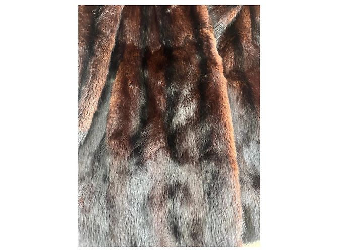 Autre Marque Cappotto in pelliccia marrone scuro con colletto a scialle - vista 3