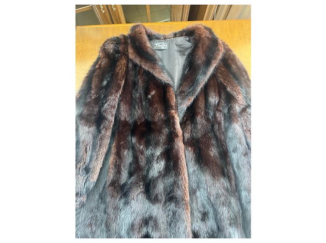 Autre Marque Cappotto in pelliccia marrone scuro con colletto a scialle - vista 5