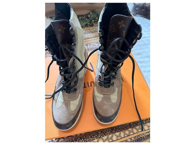 Botines Louis Vuitton de piel beige - vista 2