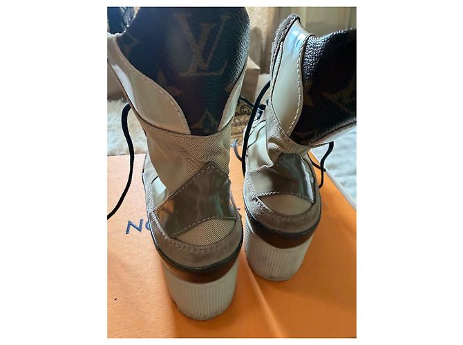 Botines Louis Vuitton de piel beige - vista 4