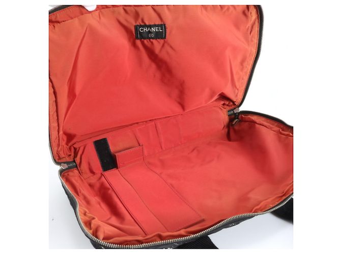 Borsa a spalla nera della linea Travel di Chanel Nero - vista 7