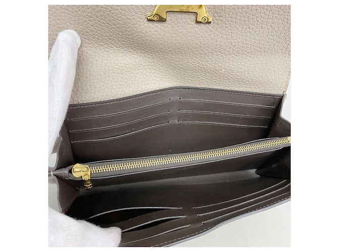 Cartera Larga Capucines de Louis Vuitton - vista 3