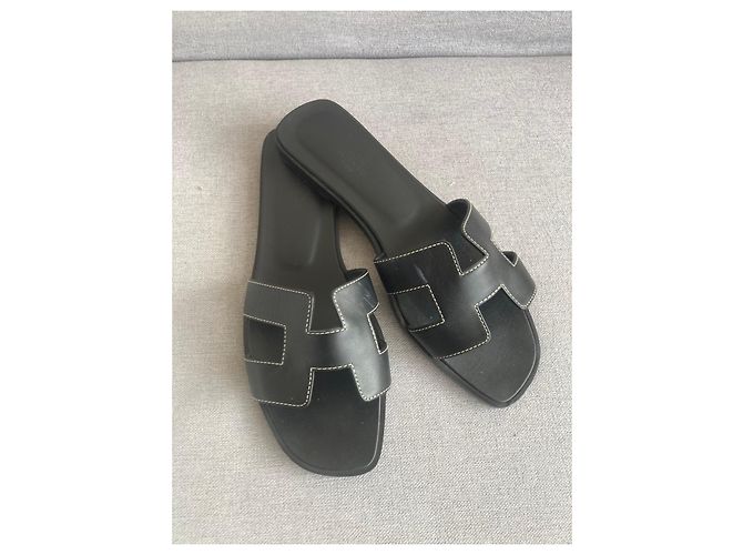 Sandali piatti in pelle nera Hermès Oran Nero - vista 7
