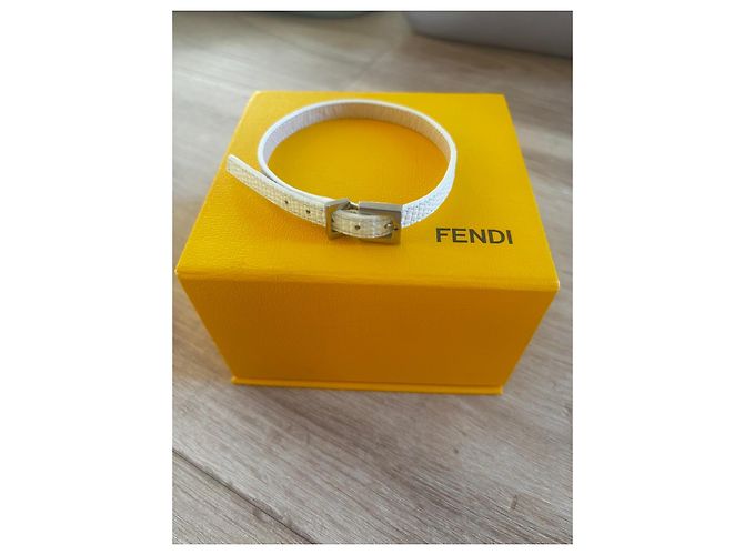 Fendi Armband aus Weißem Leder - Ansicht 2