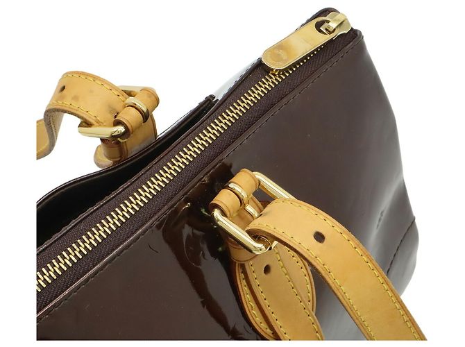 Borsa a spalla Rosewood Avenue in Monogram Vernis di Louis Vuitton Bordò - vista 7