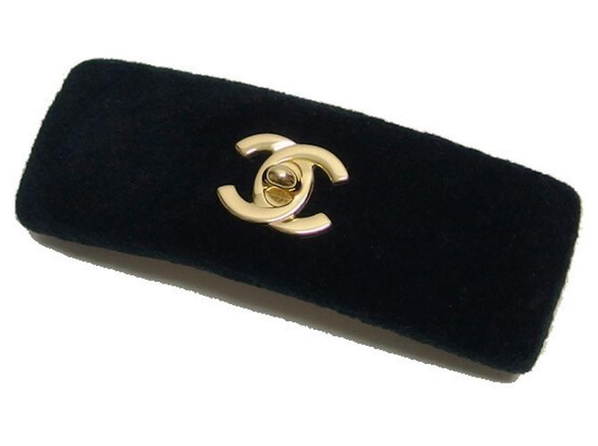 Fermaglio in Velluto Coco Mark Turnlock di Chanel in Nero - vista 2