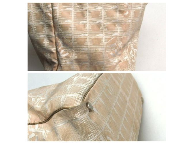 Tote MM della nuova linea di viaggio Chanel in beige - vista 5