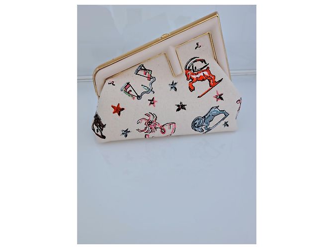 Baguette Clutch Fendi First Bianca Ricamo Zodiaco Bianco - vista 4