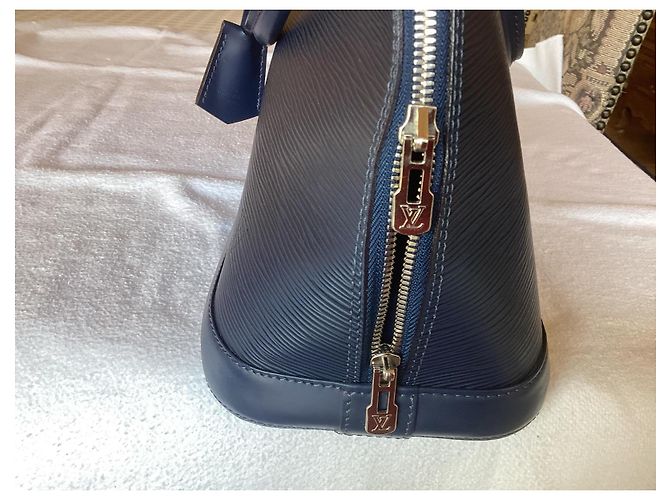 Borsa Louis Vuitton Alma in pelle epi blu navy - vista 3