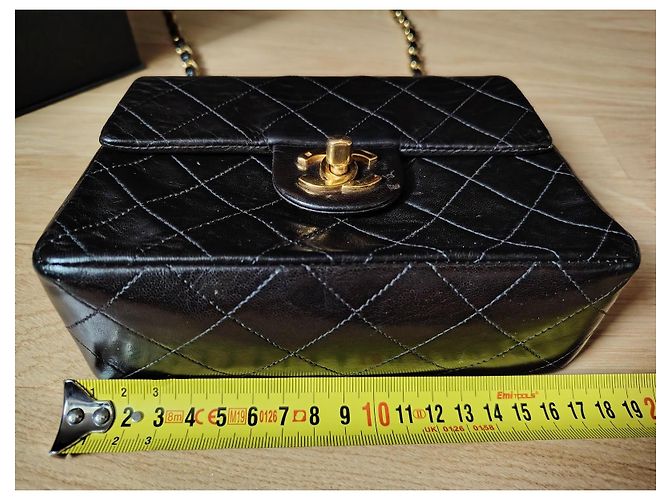 Chanel Mini Timeless Sac à main en cuir matelassé noir - vue 17