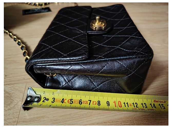 Chanel Mini Timeless Sac à main en cuir matelassé noir - vue 18