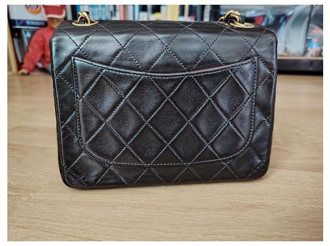 Chanel Mini Timeless Sac à main en cuir matelassé noir - vue 2