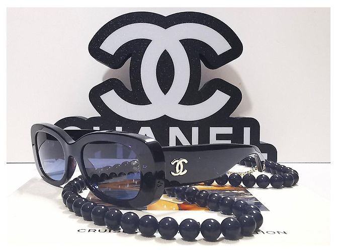 Chanel rectangular navy blue sunglasses with a pearl necklace - 5488 - c.503/S2 - view 2