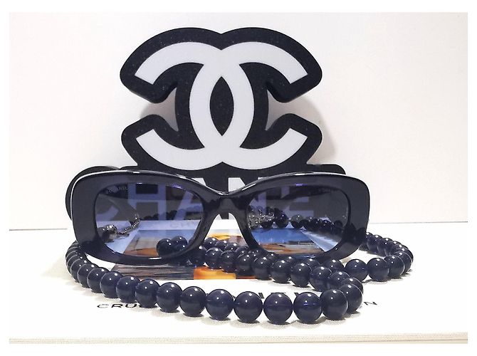 Chanel rectangular navy blue sunglasses with a pearl necklace - 5488 - c.503/S2 - view 3