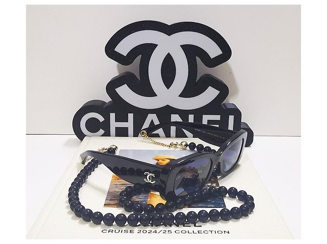 Chanel rectangular navy blue sunglasses with a pearl necklace - 5488 - c.503/S2 - view 5