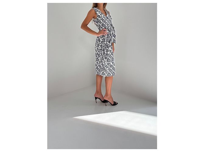 Dries Van Noten Wickelkleid Midi mit Blumenmuster Weiß Marineblau - Ansicht 3
