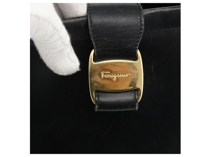 Borsa a Spalla Vala in Pelle Nera e Oro Salvatore Ferragamo Auth gh1917 Nero D'oro - vista 14