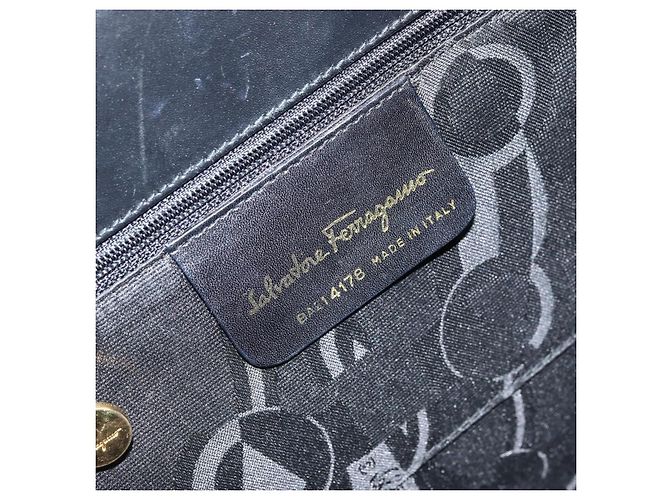Borsa a mano Vala in pelle nera e oro di Salvatore Ferragamo Auth gh1876 Nero D'oro - vista 15