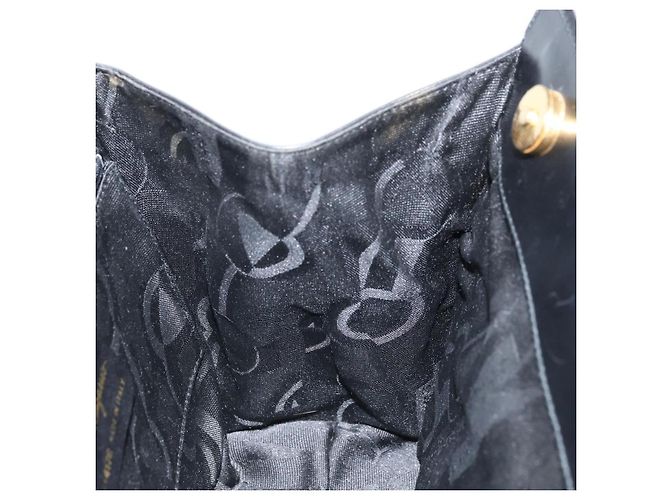 Borsa a mano Vala in pelle nera e oro di Salvatore Ferragamo Auth gh1876 Nero D'oro - vista 17