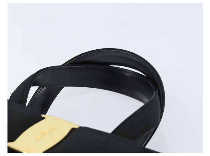 Borsa a mano Vala in pelle nera e oro di Salvatore Ferragamo Auth gh1876 Nero D'oro - vista 8