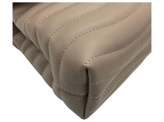 Borsa a Spalla Louis Vuitton New Wave Chain GM in Pelle di Vitello Taupe Beige - vista 5
