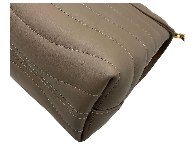 Borsa a Spalla Louis Vuitton New Wave Chain GM in Pelle di Vitello Taupe Beige - vista 6