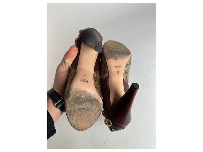 Décolleté in pelle monogramma Gucci vintage con borchie beige marrone EU40 - vista 10