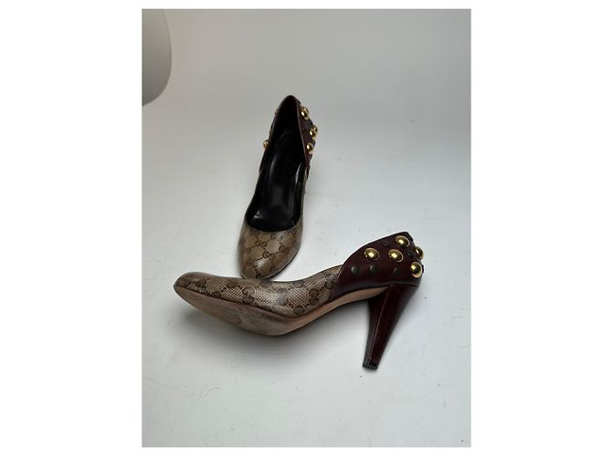 Décolleté in pelle monogramma Gucci vintage con borchie beige marrone EU40 - vista 3