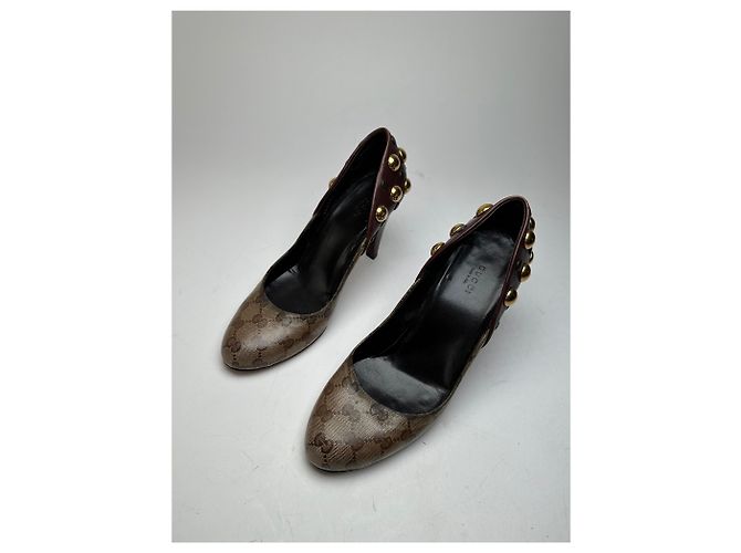 Décolleté in pelle monogramma Gucci vintage con borchie beige marrone EU40 - vista 5
