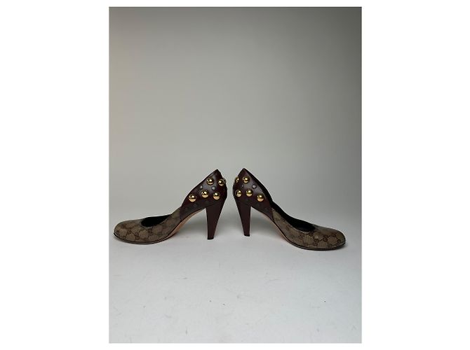 Décolleté in pelle monogramma Gucci vintage con borchie beige marrone EU40 - vista 6