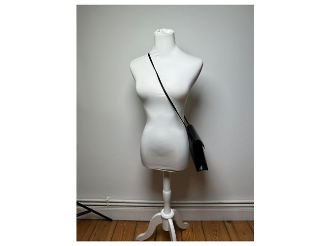Vintage Givenchy asymmetrische Leder-Schultertasche schwarz - Ansicht 4