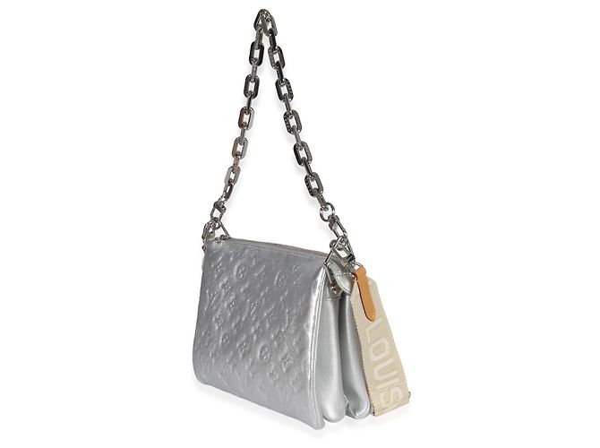Coussin PM in agnello metallizzato argento con monogramma Louis Vuitton - vista 3