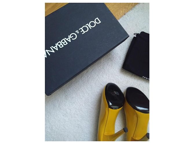Dolce & Gabbana High Heels aus gelbem Lackleder - Ansicht 10