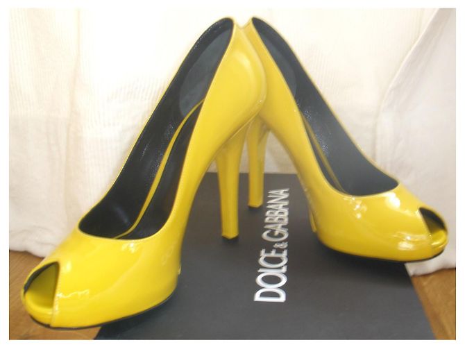 Dolce & Gabbana High Heels aus gelbem Lackleder - Ansicht 7