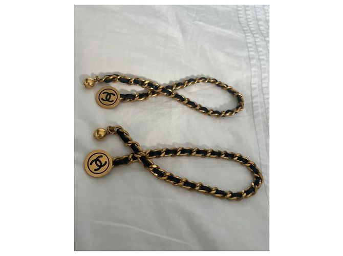 Gemelli Chanel in pelle nera e metallo dorato Nero Gold hardware - vista 2