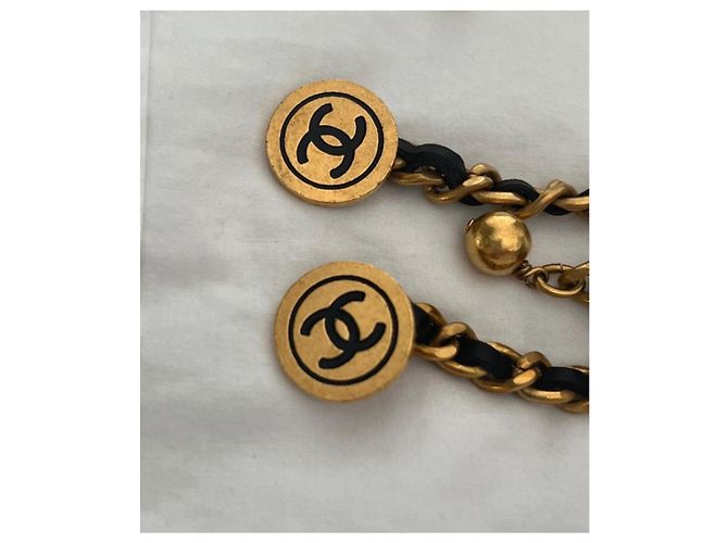 Gemelli Chanel in pelle nera e metallo dorato Nero Gold hardware - vista 3