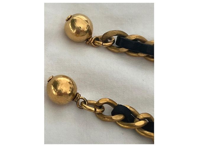 Gemelli Chanel in pelle nera e metallo dorato Nero Gold hardware - vista 4