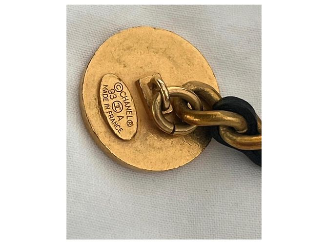 Gemelli Chanel in pelle nera e metallo dorato Nero Gold hardware - vista 5