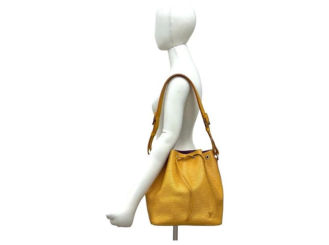 Noe Borsa a Spalla Petit Noé in Pelle Epi Louis Vuitton Giallo - vista 2