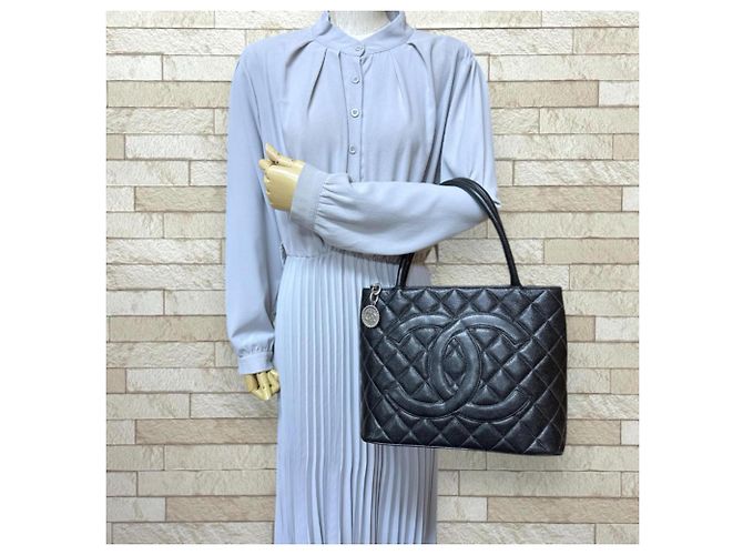 Timeless Bolso Tote Matelassé Reissue de Chanel Negro - vista 2