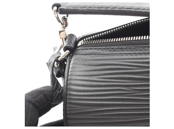 Borsa a mano 2 in 1 Louis Vuitton Soft Polochon PM XL Nero - vista 5