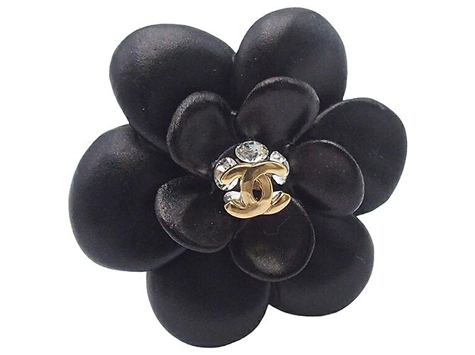 Orecchini a clip Chanel in resina nera CC con camelia in strass Nero - vista 3