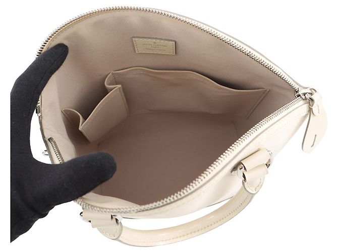 Borsa Louis Vuitton Epi Lockit M4229J in bianco - vista 5