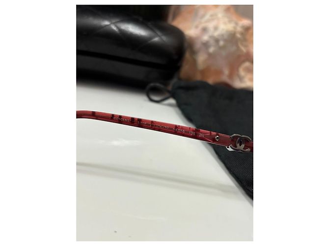 Gafas de sol Chanel en acetato rojo Roja Burdeos - vista 4