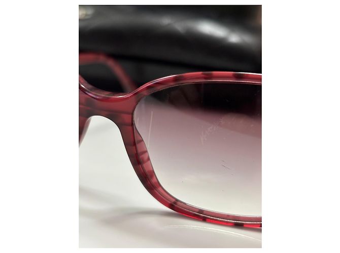 Gafas de sol Chanel en acetato rojo Roja Burdeos - vista 6