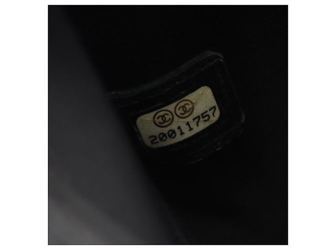 Borsa a Spalla Boy di Chanel in Pelle di Vitello Grana Nero - vista 5