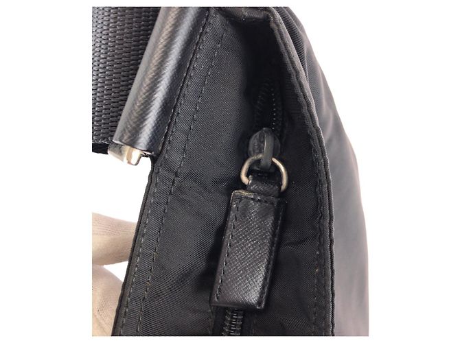Borsa a Spalla Prada in Nylon e Pelle con Logo Triangolo Tessuto Nero - vista 6